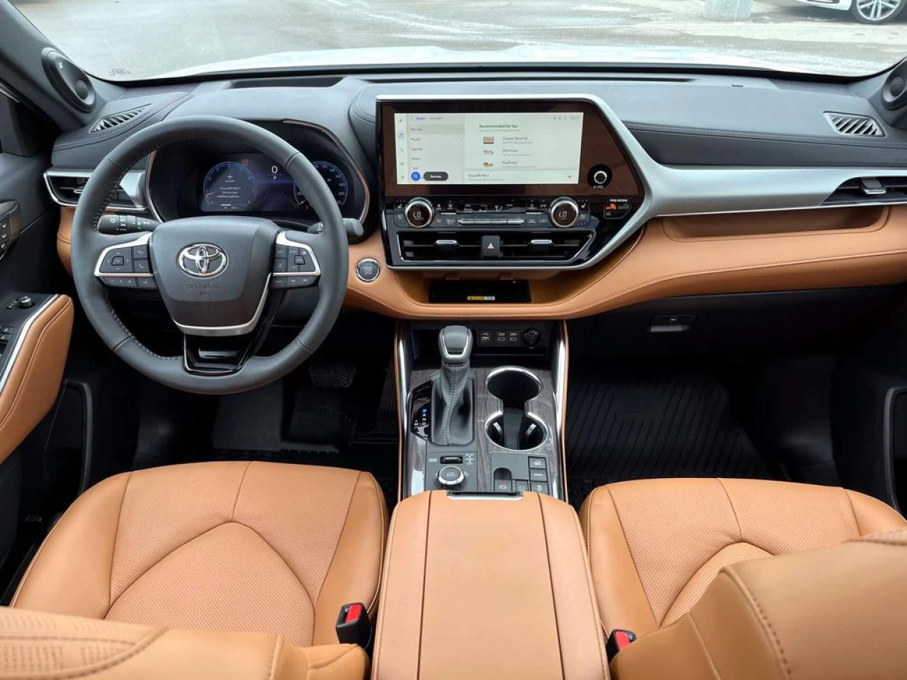 2023 Toyota Highlander LIMITED Main Image