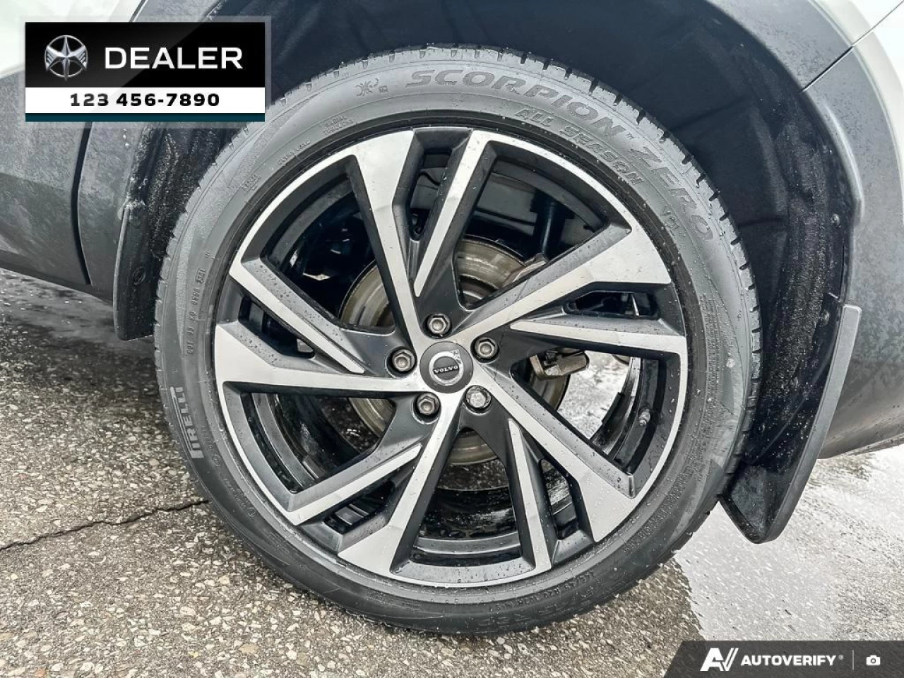 2022 Volvo XC40 T5 R-Design Main Image