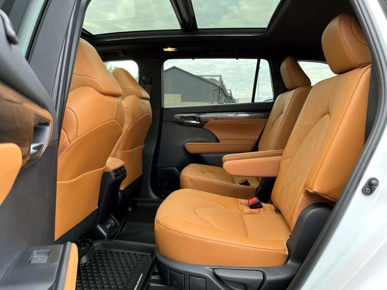 2023 Toyota Highlander LIMITED Main Image