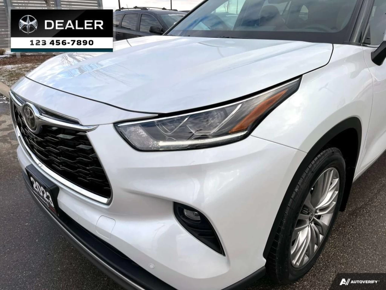 2023 Toyota Highlander Limited Main Image