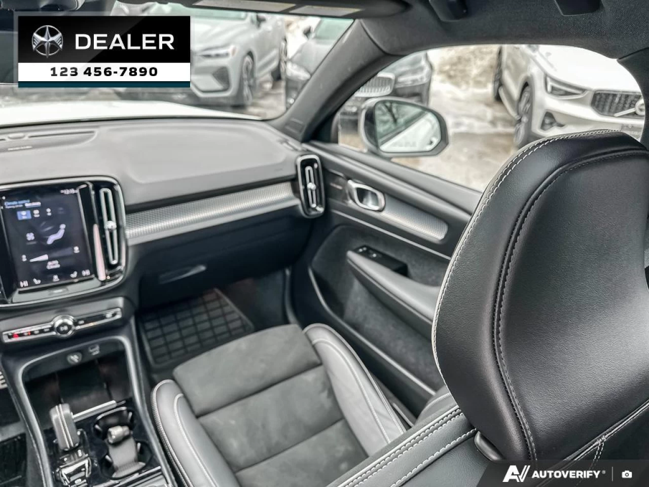 2022 Volvo XC40 T5 R-Design Main Image