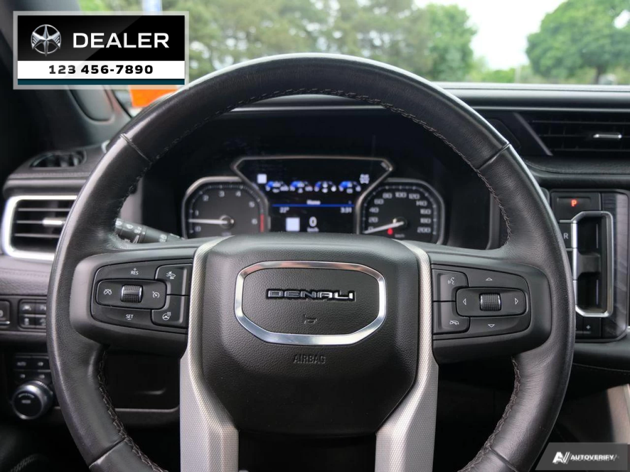 2021 GMC Yukon Denali Image principale