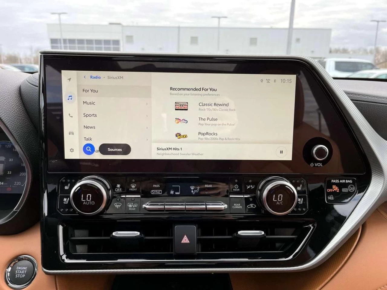 2023 Toyota Highlander LIMITED Main Image