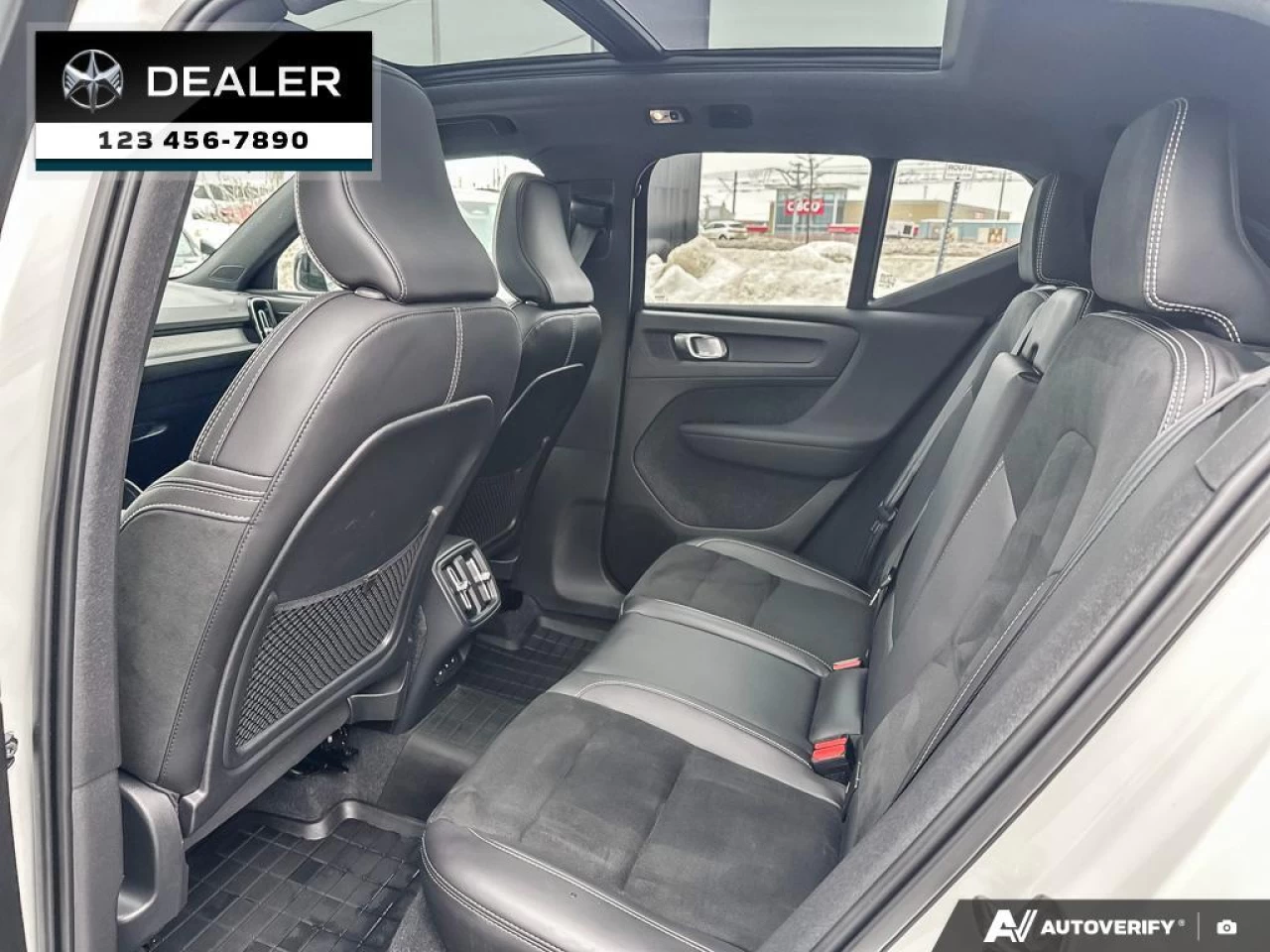 2022 Volvo XC40 T5 R-Design Main Image