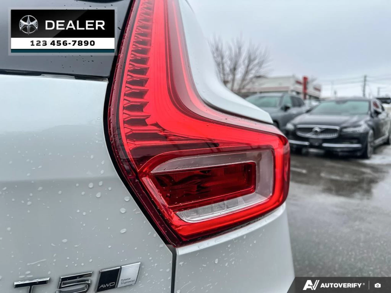 2022 Volvo XC40 T5 R-Design Main Image