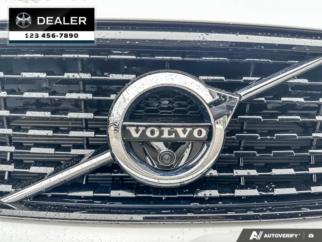 2022 Volvo XC40 T5 R-Design Main Image