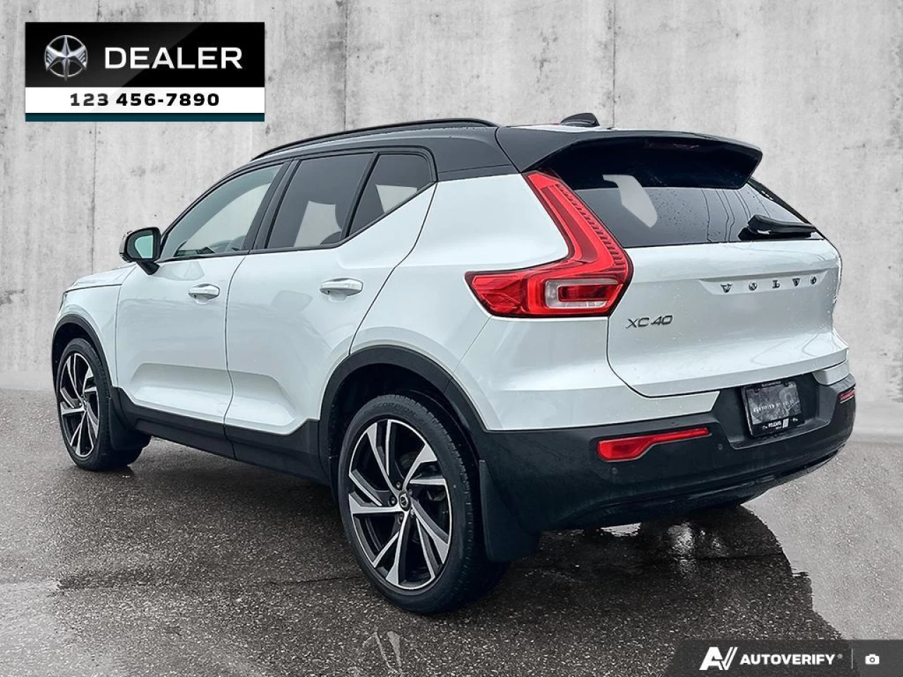 2022 Volvo XC40 T5 R-Design Main Image