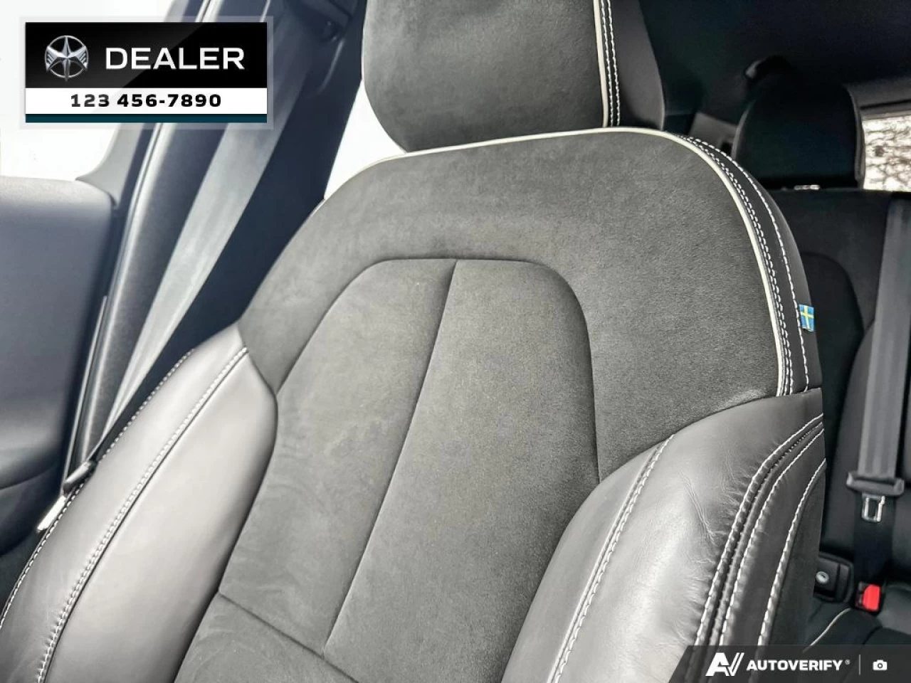 2022 Volvo XC40 T5 R-Design Main Image